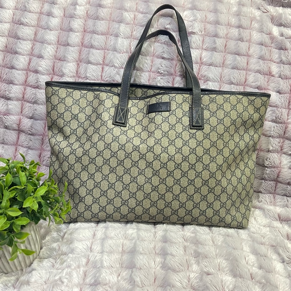 Gucci supreme tote